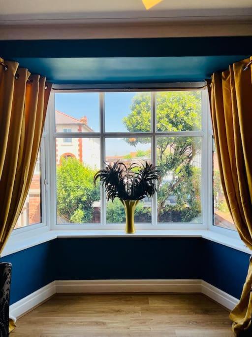 Lovely, Sunny House, By The Beach & Centre! Lytham St Annes Buitenkant foto